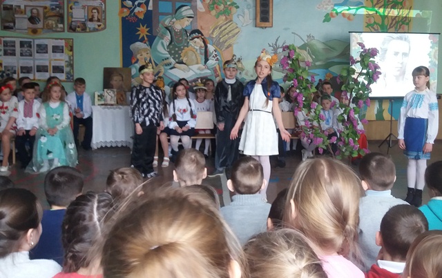 Постановка казки Біда навчить